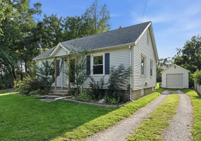 Photo 2 of Sale Pending at 204 N Colfax St, Griffith, IN 46319 | MLS# 844538 | Listing updated on 2026-09-07
