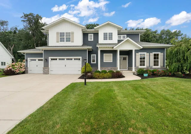 Photo 2 of Single family home for sale at 326 W Houghton Dr, Valparaiso, IN 46385 | MLS# 843835 | Listing updated on 2026-09-21