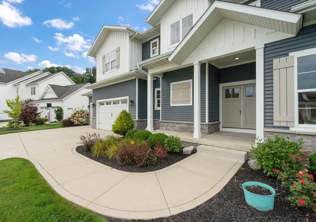 Photo 3 of Single family home for sale at 326 W Houghton Dr, Valparaiso, IN 46385 | MLS# 843835 | Listing updated on 2026-09-21