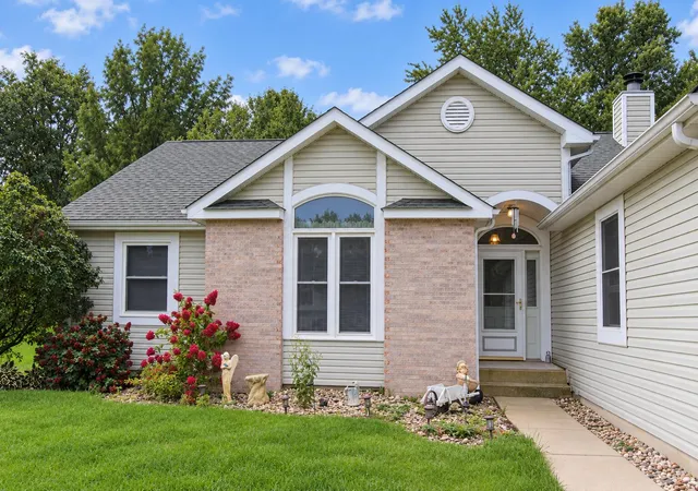 Photo 2 of Single family home for sale at 3216 W Greenbriar Ln, La Porte, IN 46350 | MLS# 844118 | Listing updated on 2026-09-27