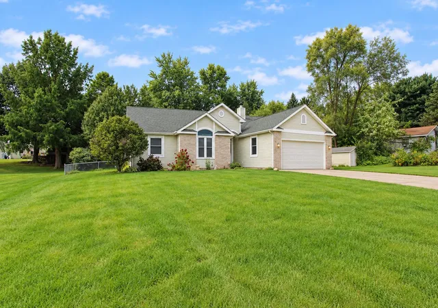 Photo 3 of Single family home for sale at 3216 W Greenbriar Ln, La Porte, IN 46350 | MLS# 844118 | Listing updated on 2026-09-27