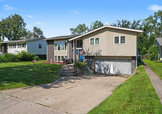 1st image of 9328 Chestnut Ln, Munster, IN 46321 | MLS# 844278