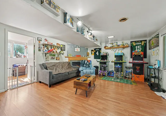 Photo 4 of Single family home for sale at 9328 Chestnut Ln, Munster, IN 46321 | MLS# 844278 | Listing updated on 2026-09-05