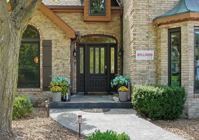 Photo 3 of Sale Pending at 253 Fairfield Dr, Crown Point, IN 46307 | MLS# 844197 | Listing updated on 2026-09-03