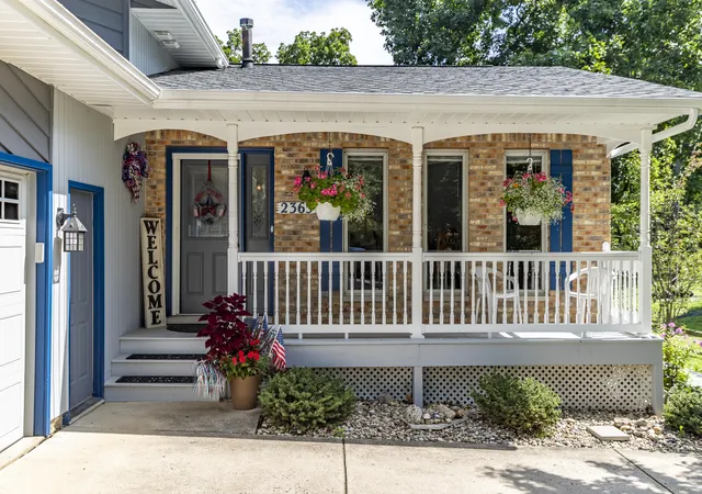 Photo 1 of Single family home for sale at 2365 N Four Seasons Ct, Crown Point, IN 46307 | MLS# 843956 | Listing updated on 2026-09-24