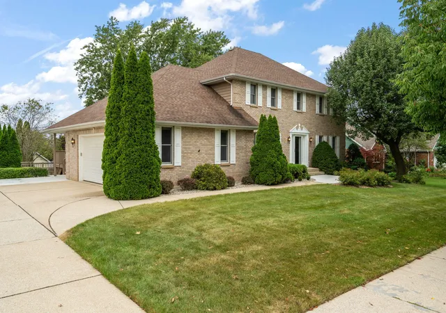 Photo 2 of Single family home for sale at 9120 Franklin Dr, Saint John, IN 46373 | MLS# 845921 | Listing updated on 2026-09-25