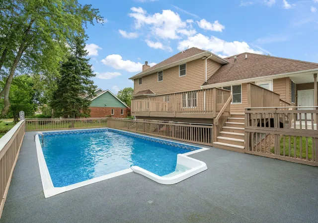 Photo 4 of Single family home for sale at 9120 Franklin Dr, Saint John, IN 46373 | MLS# 845921 | Listing updated on 2026-09-25