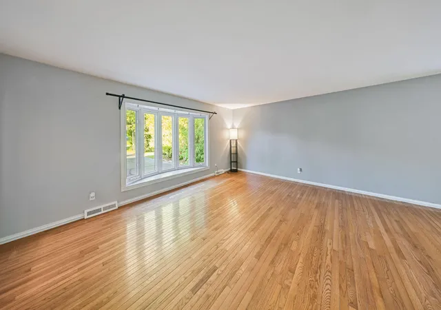 Photo 3 of Single family home for sale at 3869 Kingsway Dr, Crown Point, IN 46307 | MLS# 844111 | Listing updated on 2026-10-09