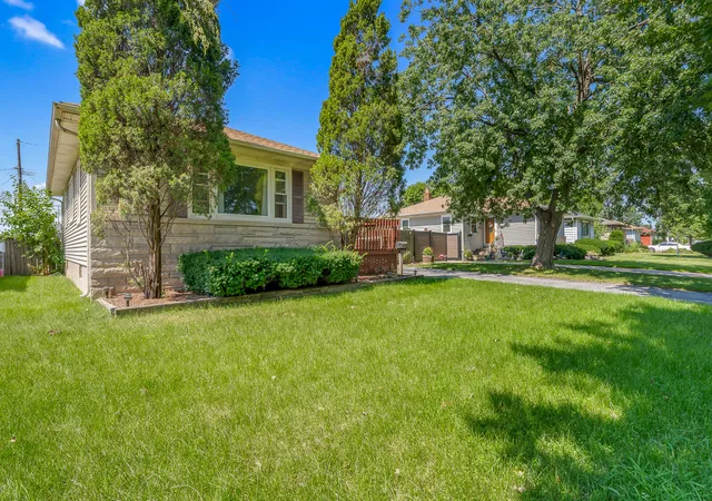 Photo 3 of Sale Pending at 7642 Montana Ave, Hammond, IN 46323 | MLS# 844572 | Listing updated on 2026-09-04