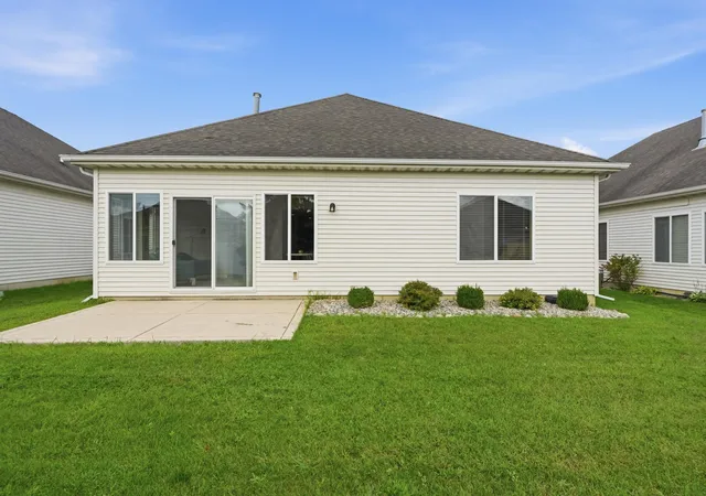 Photo 3 of Single family home for sale at 7535 E 103rd Ave, Crown Point, IN 46307 | MLS# 844142 | Listing updated on 2026-09-22