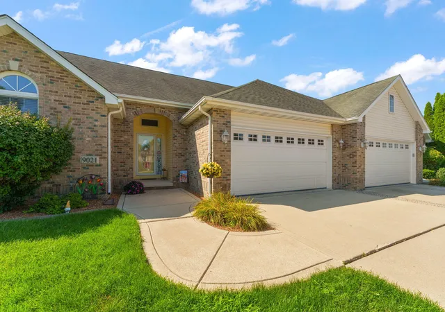 2nd image of 9021 Norris Dr, Hobart, IN 46342 | MLS# 844251