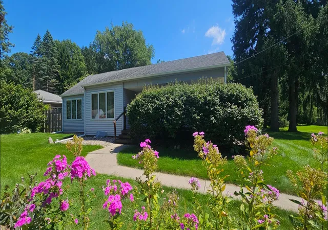 Photo 2 of Sale Pending at 925 Mayflower Rd, La Porte, IN 46350 | MLS# 844321 | Listing updated on 2026-08-31