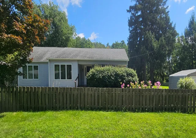 Photo 3 of Sale Pending at 925 Mayflower Rd, La Porte, IN 46350 | MLS# 844321 | Listing updated on 2026-08-31