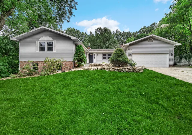 Photo 1 of Sale Pending at 5588 W 300 N, La Porte, IN 46350 | MLS# 844186 | Listing updated on 2026-09-14