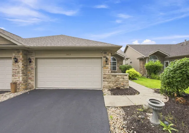 Photo 2 of Sale Pending at 1425 Mybeck Pl, Crown Point, IN 46307 | MLS# 844178 | Listing updated on 2026-10-06