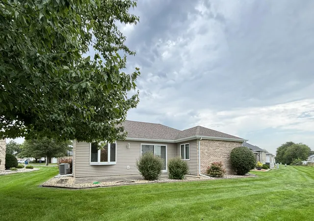 Photo 4 of Sale Pending at 345 W Eastland Cir, Lowell, IN 46356 | MLS# 844214 | Listing updated on 2026-09-04