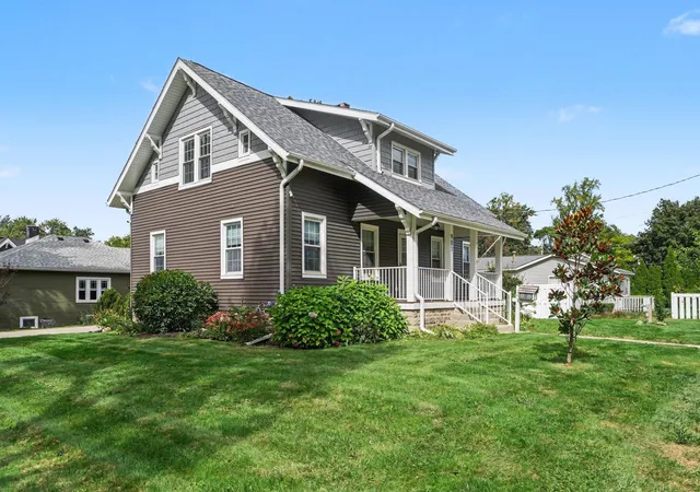 Single family home for sale at 901 N Campbell St, Valparaiso, IN 46385 | MLS# 844225