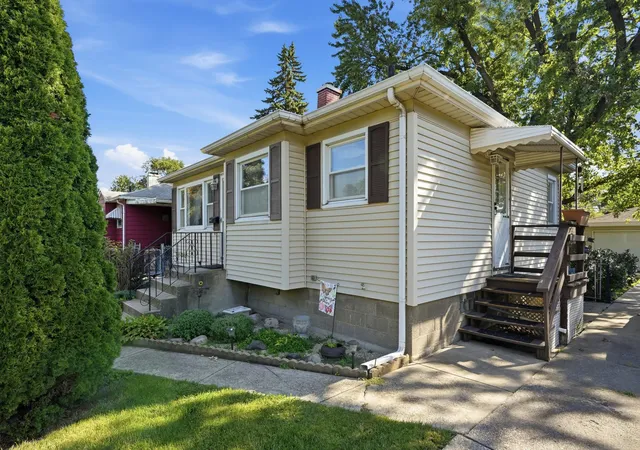 3rd image of 7613 S Mccook Ave, Hammond, IN 46323 | MLS# 844374