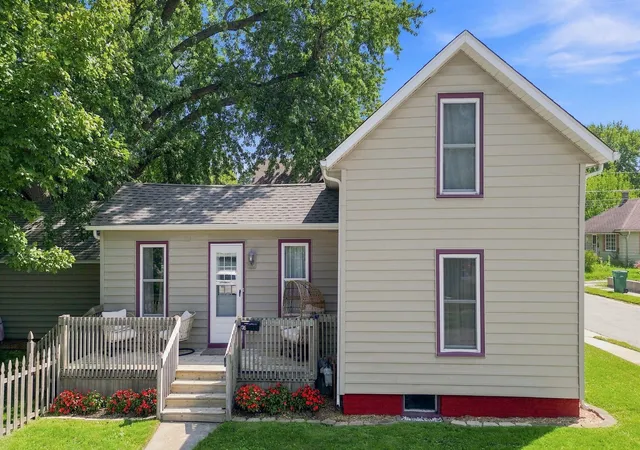 Photo 2 of Sale Pending at 1315 Scott St, La Porte, IN 46350 | MLS# 844271 | Listing updated on 2026-08-31