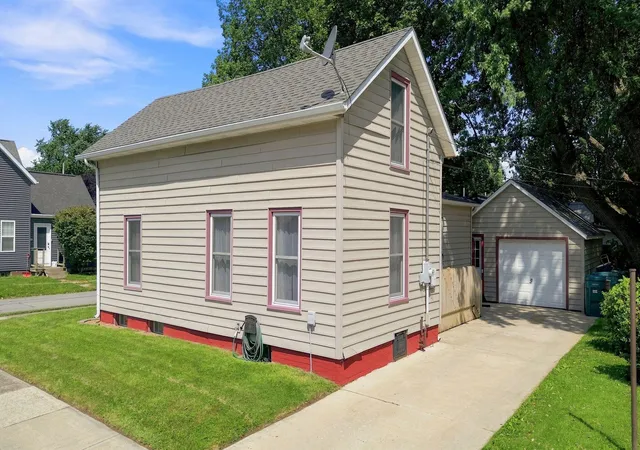 Photo 3 of Sale Pending at 1315 Scott St, La Porte, IN 46350 | MLS# 844271 | Listing updated on 2026-08-31
