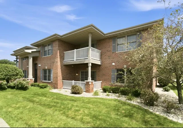 1st image of 629 Cambridge Ct #1-d, Munster, IN 46321 | MLS# 844280