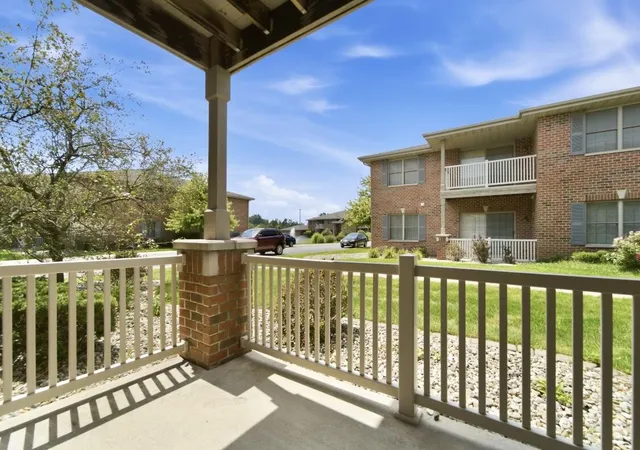2nd image of 629 Cambridge Ct #1-d, Munster, IN 46321 | MLS# 844280