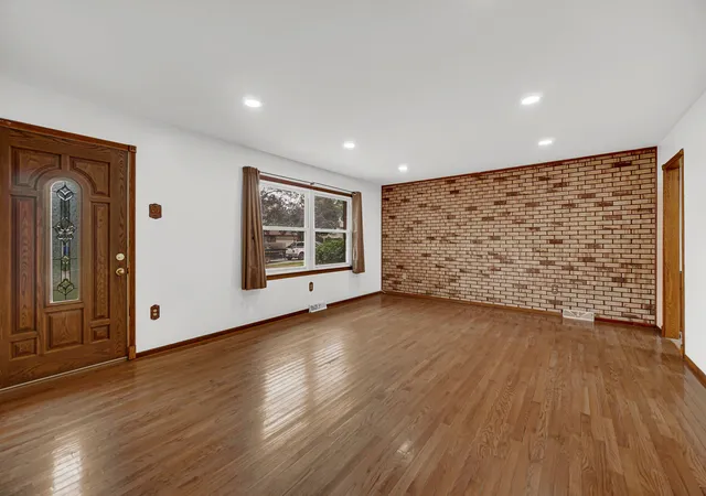 Photo 4 of Single family home for sale at 2060 Jackson St, Portage, IN 46368 | MLS# 846247 | Listing updated on 2026-10-05