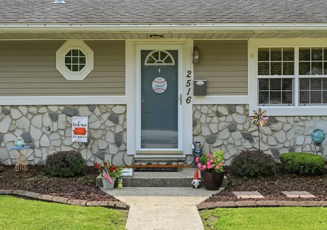 Photo 3 of Sale Pending at 2516 Wicker Park Dr, Highland, IN 46322 | MLS# 844298 | Listing updated on 2026-09-01