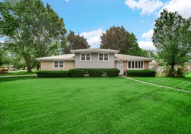 Photo 1 of Single family home for sale at 9507 Cleveland, Crown Point, IN 46307 | MLS# 844346 | Listing updated on 2026-10-01