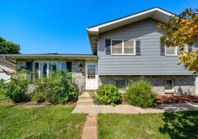 1st image of 7520 Johnson St, Merrillville, IN 46410 | MLS# 844277
