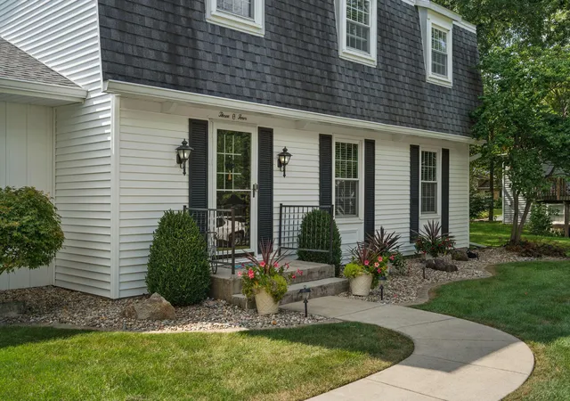 Photo 3 of Sale Pending at 304 Salem Ct, Valparaiso, IN 46383 | MLS# 844731 | Listing updated on 2026-09-05