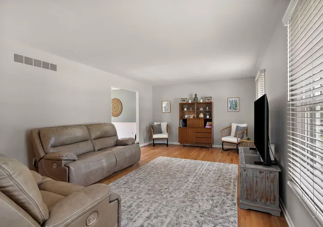 Photo 4 of Sale Pending at 304 Salem Ct, Valparaiso, IN 46383 | MLS# 844731 | Listing updated on 2026-09-05