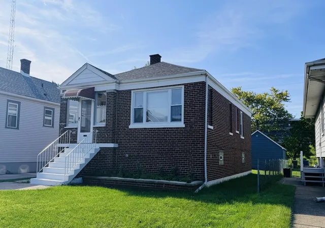 2nd image of 1324 Lakeview Ave, Hammond, IN 46394 | MLS# 844299