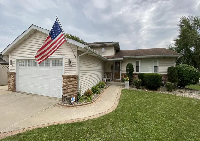 Photo 1 of Sale Pending at 1425 W 97th Pl, Crown Point, IN 46307 | MLS# 844569 | Listing updated on 2026-09-17