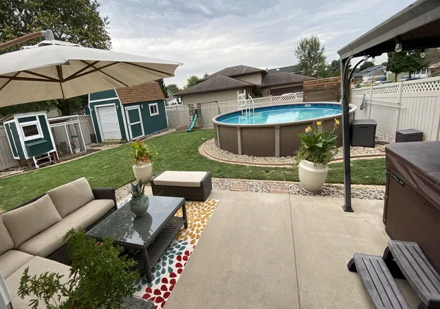 Photo 3 of Sale Pending at 1425 W 97th Pl, Crown Point, IN 46307 | MLS# 844569 | Listing updated on 2026-09-17