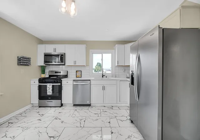 Photo 3 of Sale Pending at 519 E North St, Crown Point, IN 46307 | MLS# 844404 | Listing updated on 2026-09-05