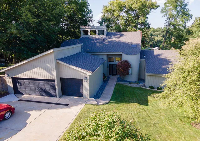 Photo 1 of Single family home for sale at 427 Wessex Rd, Valparaiso, IN 46385 | MLS# 844350 | Listing updated on 2026-08-26