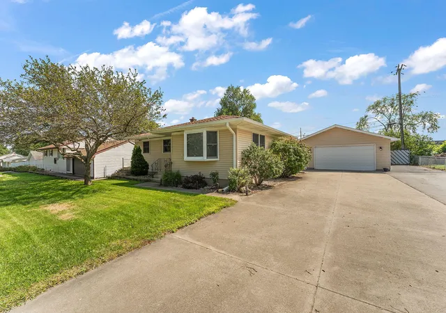 2nd image of 3821 W 80th Ave, Merrillville, IN 46410 | MLS# 844309