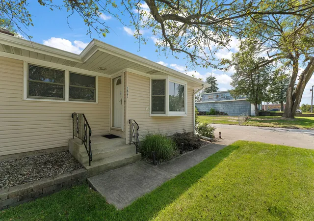 Photo 3 of Sale Pending at 3821 W 80th Ave, Merrillville, IN 46410 | MLS# 844309 | Listing updated on 2026-08-27