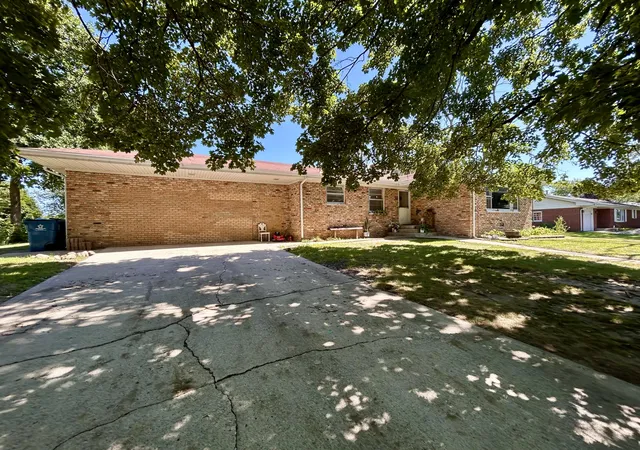 Photo 3 of Single family home for sale at 211 Carnation St Ne, De Motte, IN 46310 | MLS# 844322 | Listing updated on 2026-09-23