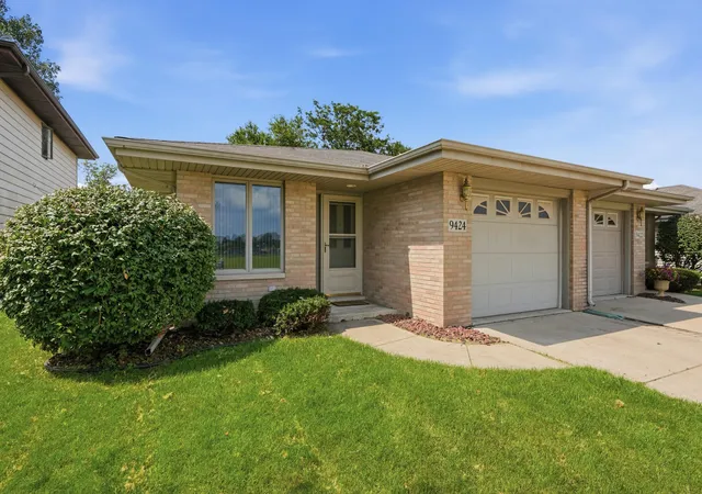 Photo 2 of Sale Pending at 9424 Erie St, Highland, IN 46322 | MLS# 844446 | Listing updated on 2026-09-13