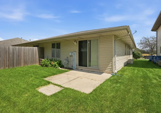 Photo 4 of Sale Pending at 9424 Erie St, Highland, IN 46322 | MLS# 844446 | Listing updated on 2026-09-13