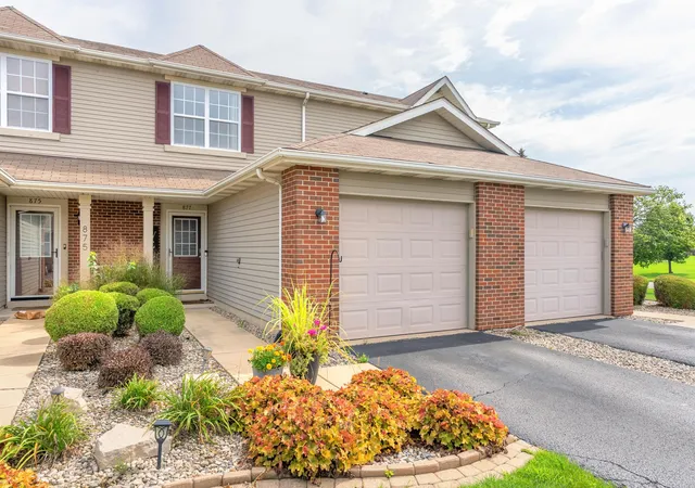 1st image of 877 Flagstone Dr, Dyer, IN 46311 | MLS# 844336