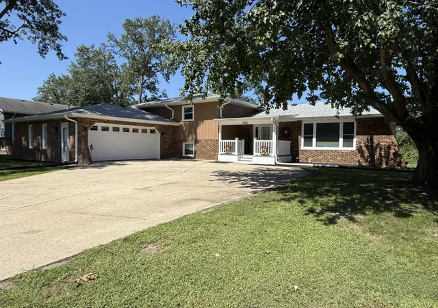 Photo 1 of Single family home for sale at 762 Dunewood Dr, Chesterton, IN 46304 | MLS# 844343 | Listing updated on 2026-09-15