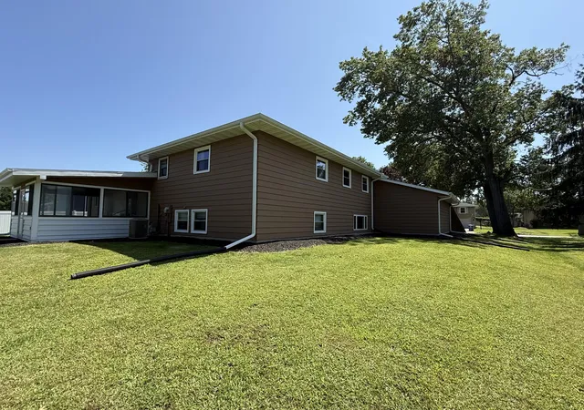 Photo 2 of Single family home for sale at 762 Dunewood Dr, Chesterton, IN 46304 | MLS# 844343 | Listing updated on 2026-09-15