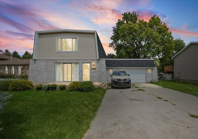 Photo 1 of Single family home for sale at 3562 Sunrise Dr, Crown Point, IN 46307 | MLS# 844416 | Listing updated on 2026-10-05
