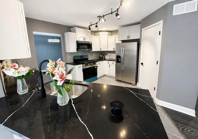 Photo 4 of Sale Pending at 264 Pettibone Ave, Crown Point, IN 46307 | MLS# 844511 | Listing updated on 2026-09-02