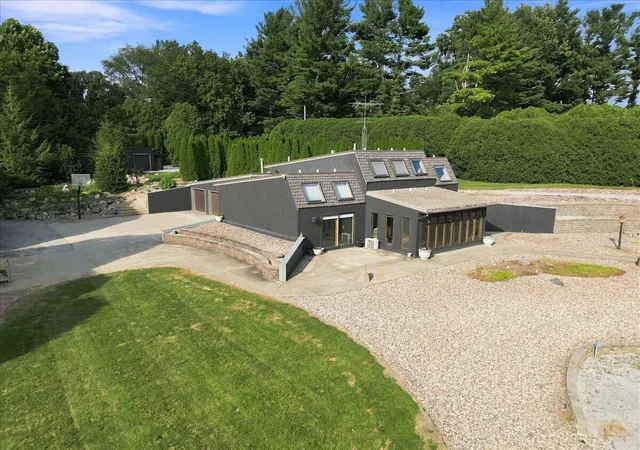 Photo 4 of Single family home for sale at 10 Vine Dr, Hebron, IN 46341 | MLS# 844486 | Listing updated on 2026-08-28
