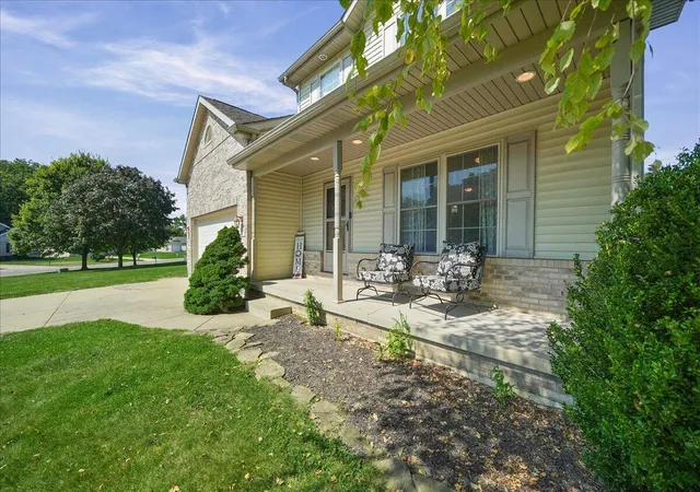 Photo 2 of Sale Pending at 328 Pepper Creek Dr, Valparaiso, IN 46385 | MLS# 844466 | Listing updated on 2026-08-31