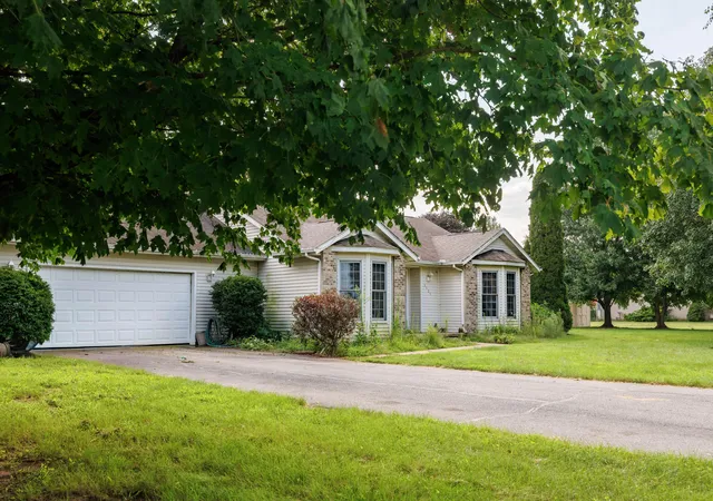Photo 3 of Single family home for sale at 3525 W Kozak Dr, Wheatfield, IN 46392 | MLS# 844354 | Listing updated on 2026-08-27